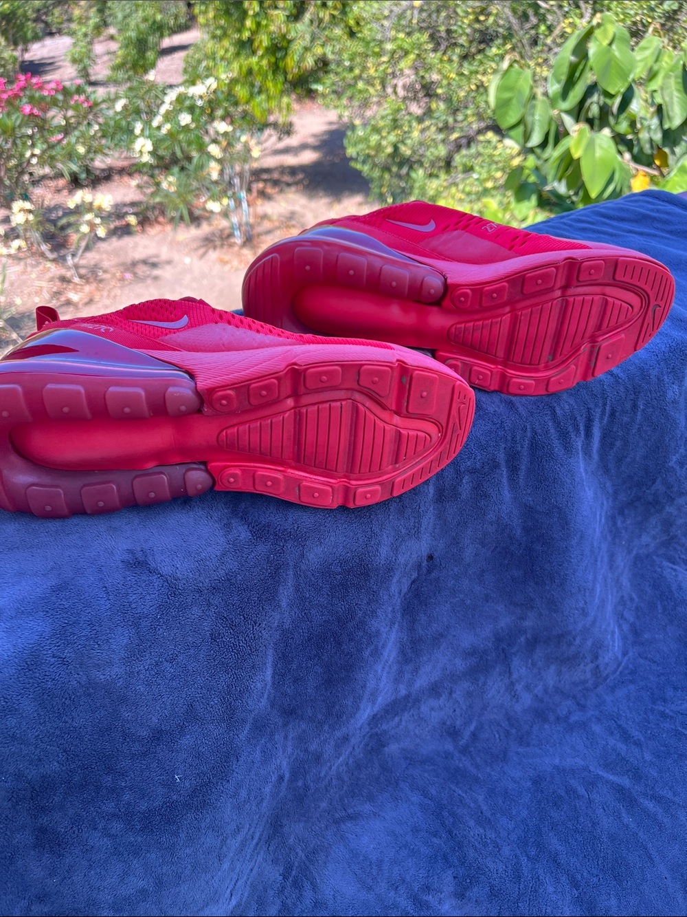 Nike Youth 6.5/Women’s 8 Air Max 270 Triple Red Sneakers - Picture 10 of 10